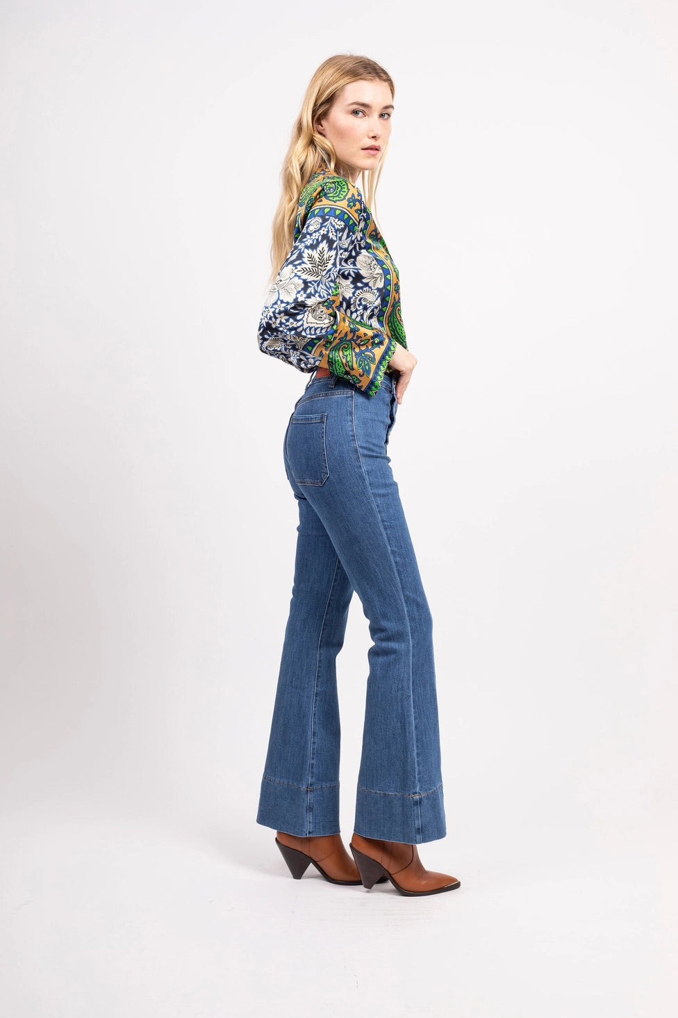 “Der Marinière Flare Jeans” - Zeitlos und Bezaubernd - Trouver La Mode