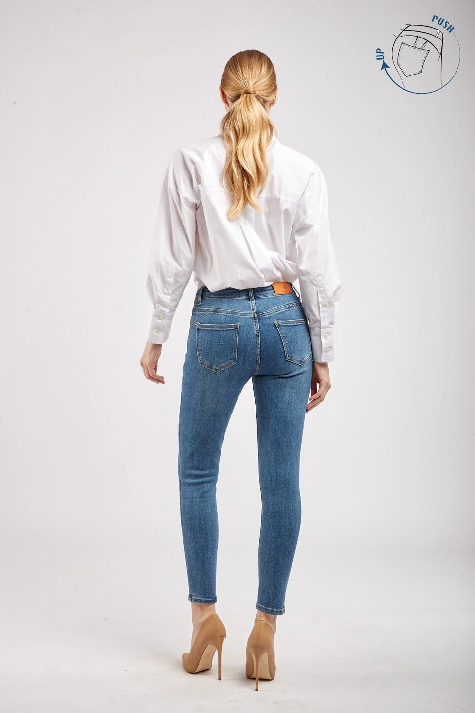 “Jean doux et résistant avec détails latéraux” - Trouver La Mode