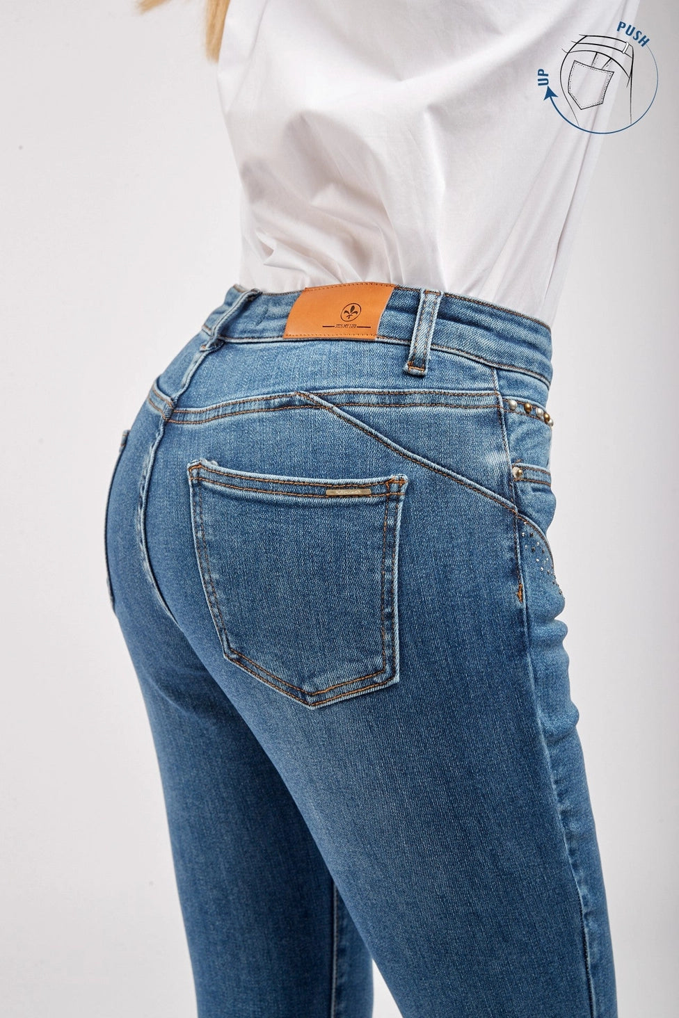 “Jean doux et résistant avec détails latéraux” - Trouver La Mode