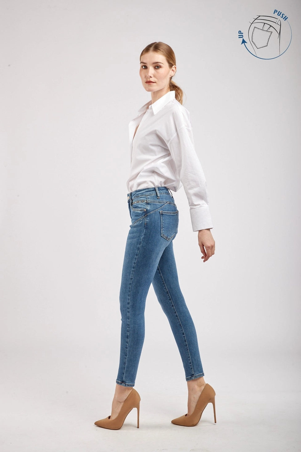 “Jean doux et résistant avec détails latéraux” - Trouver La Mode