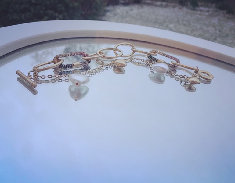 Fantasy-Armband mit Details in Perlen- und Herzoptik - Trouver La Mode