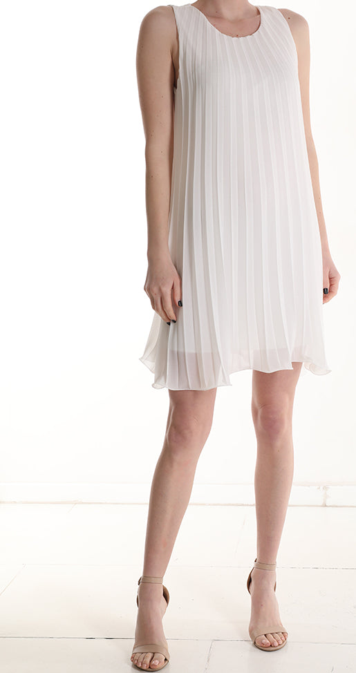 Ärmelloses Kleid mit kurzen Falten - Trouver La Mode