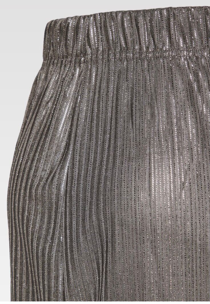 Grauer Rock mit glänzenden Details, Frontöffnung - Trouver La Mode