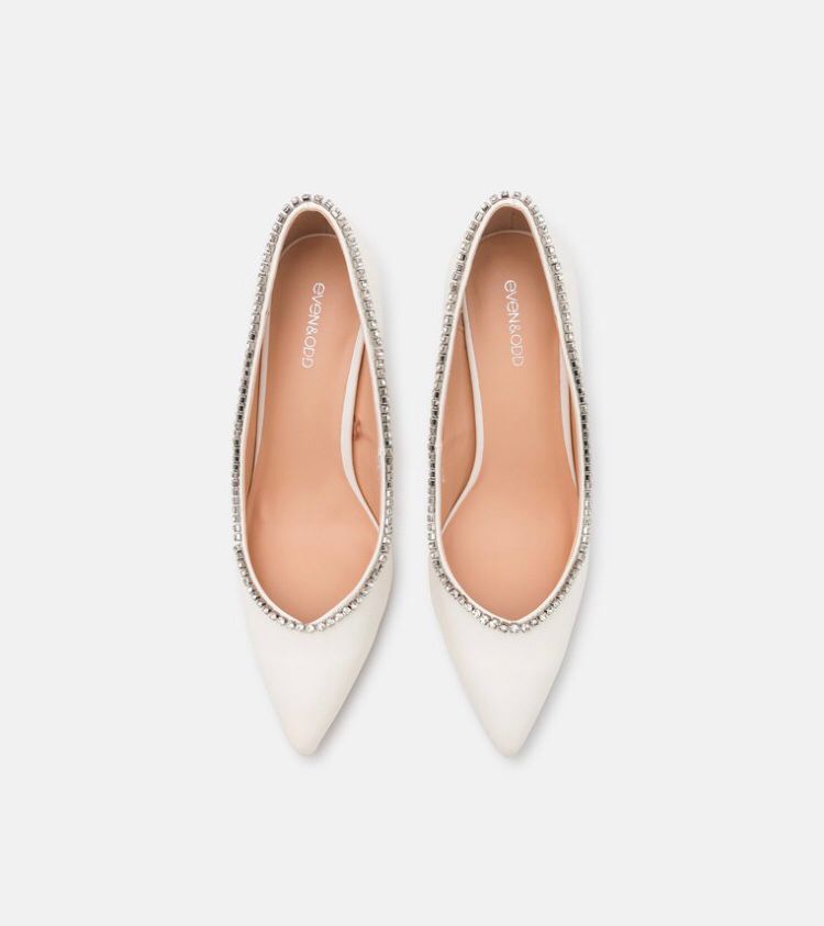 Weiße Schuhe mit glänzenden Details - Trouver La Mode