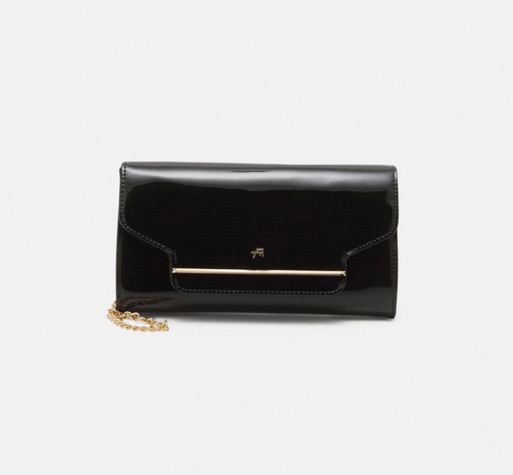 Schwarze Tasche mit goldfarbenem Kettendetail aus Metall - Trouver La Mode